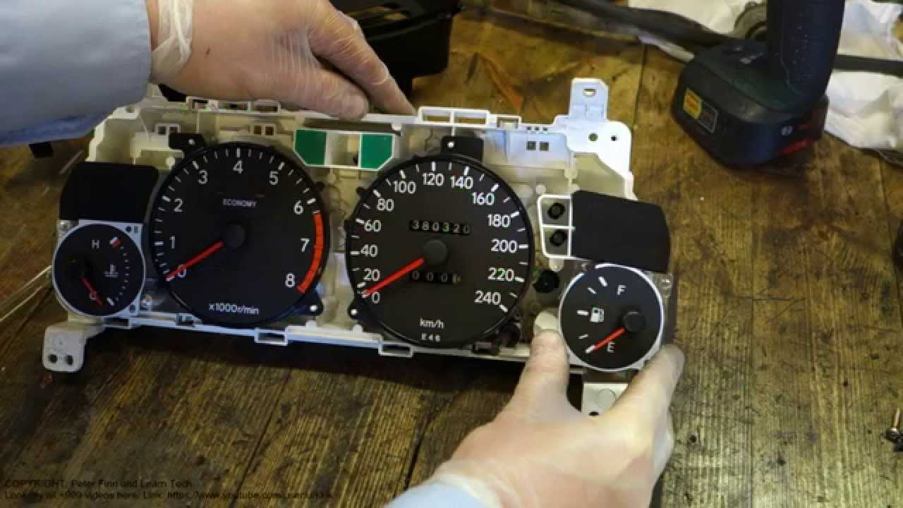 How to disassemble dashboard and metrics Toyota Corolla years 1994 to 2002