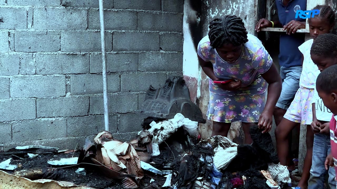 Incêndio destrói casa em Monte Café e deixa família com sete crianças sem bens essenciais