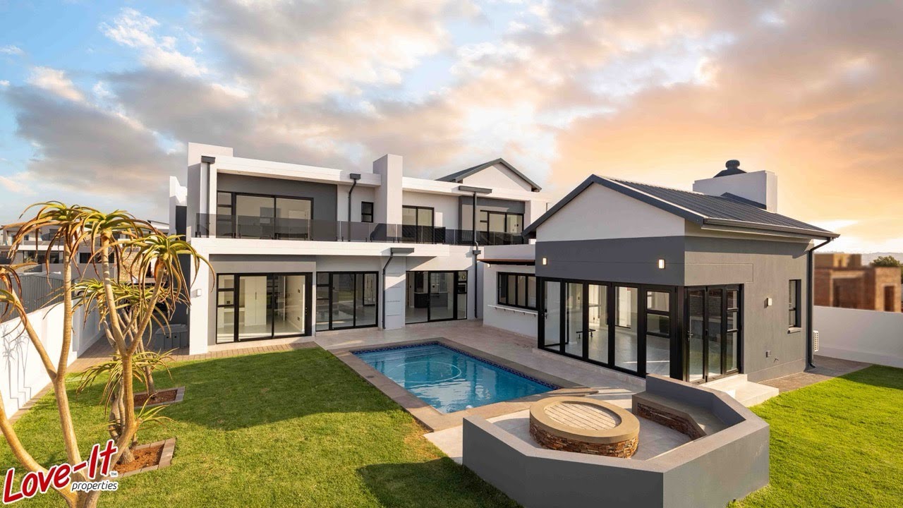 Exquisite 5-Bedroom Home in Midstream Estate