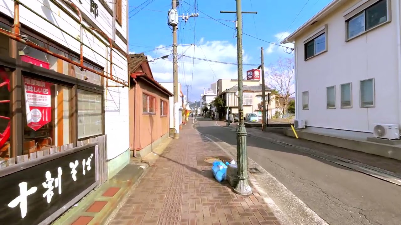 故・村下孝蔵氏と歩く初恋通り（水俣市初恋通り商店街）