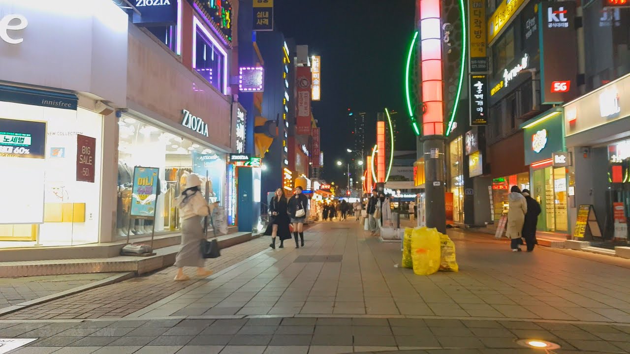 [4K] This place is called Myeongdong in Cheongju. Cheongju Seongan-gil Street