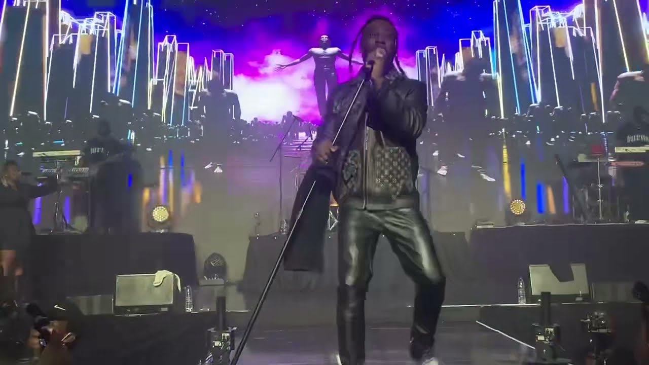 Wetin Man Go Do  - Burna Boy Live Performance {2021}
