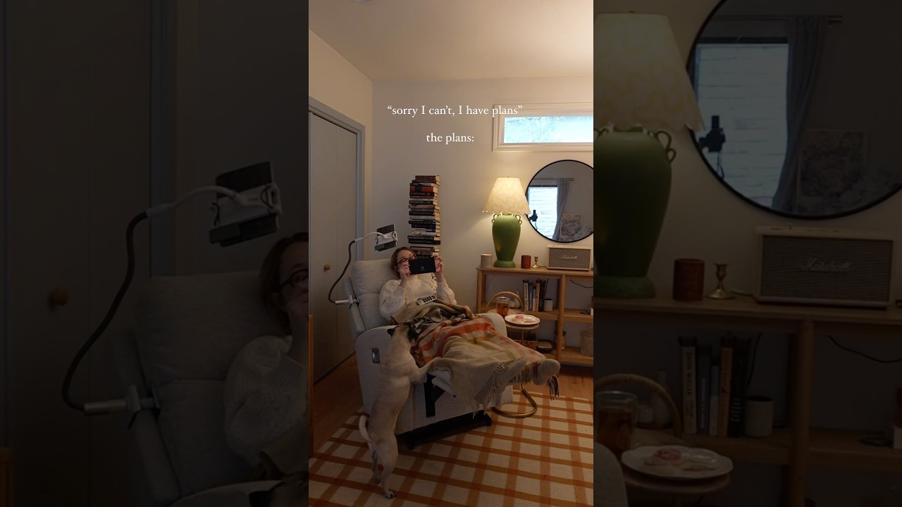 #LaZBoyPartner Brb cancelling all my plans and just hanging out at home lololol @la-z-boy