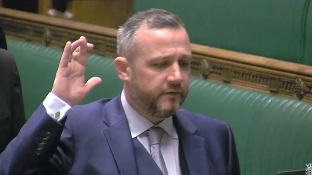 SNP MP Steven Bonnar crosses fingers during House of Commons swearing in ceremony