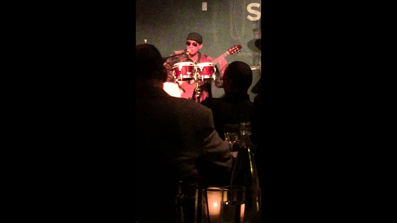 Gerald Veasley-Giant Steps bass solo, with Raul Midon