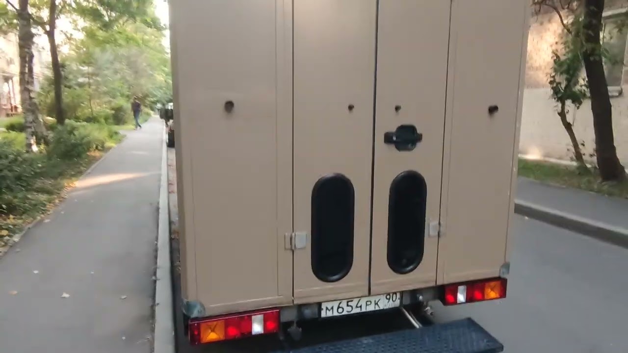 Barber Bus - мобильная парикмахерская на базе Mercedes. Подстричься в любом месте.