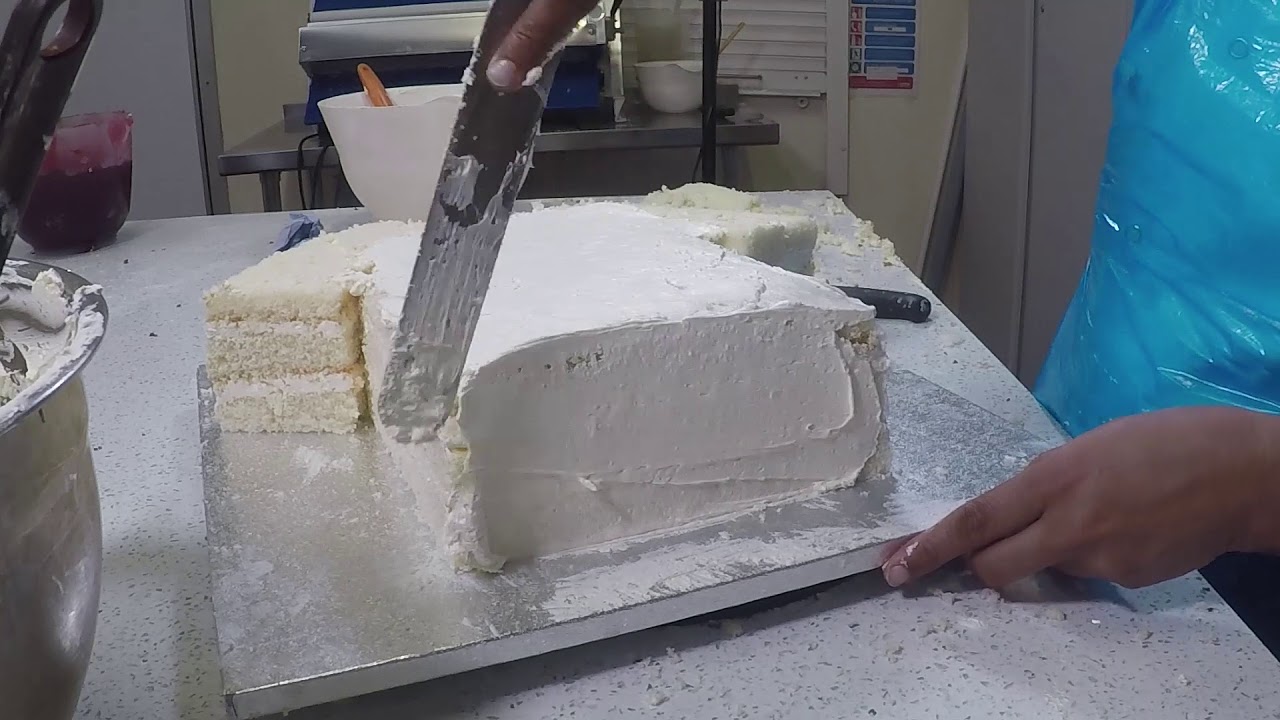 Spurs T-shirt Cake