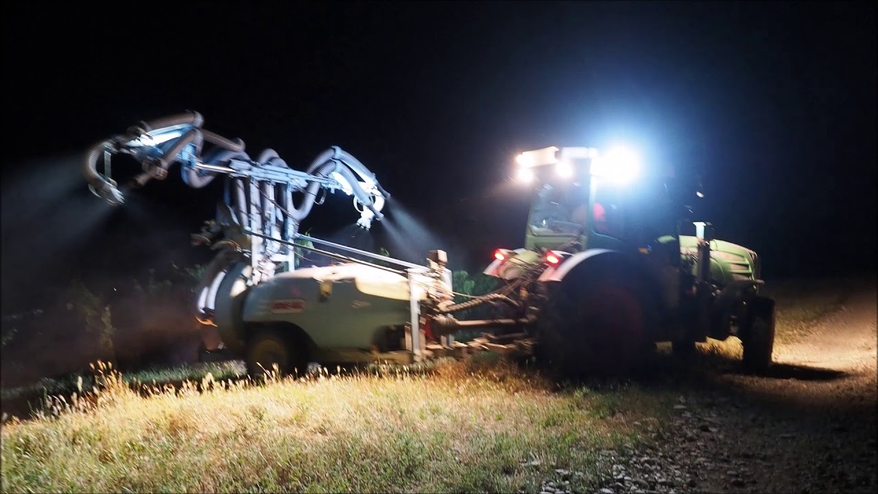 Traitement des vignes de nuit avec un fendt 210 et pulseur Ideal