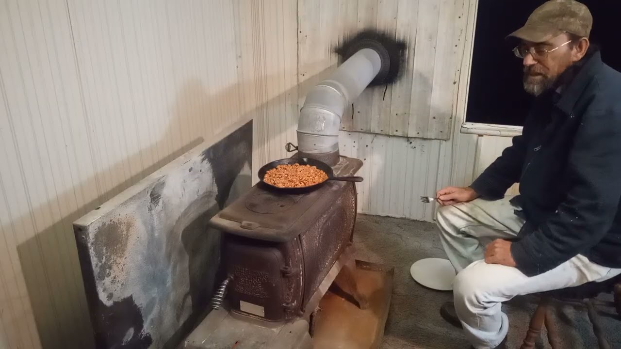 Готовим на дровяной печи. Картофельный суп.