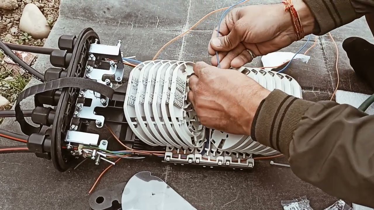 what is S1 or 2:8 Splitter? #fiber @TelecomStudy #jointclouser #network #fibresplitter #fttx