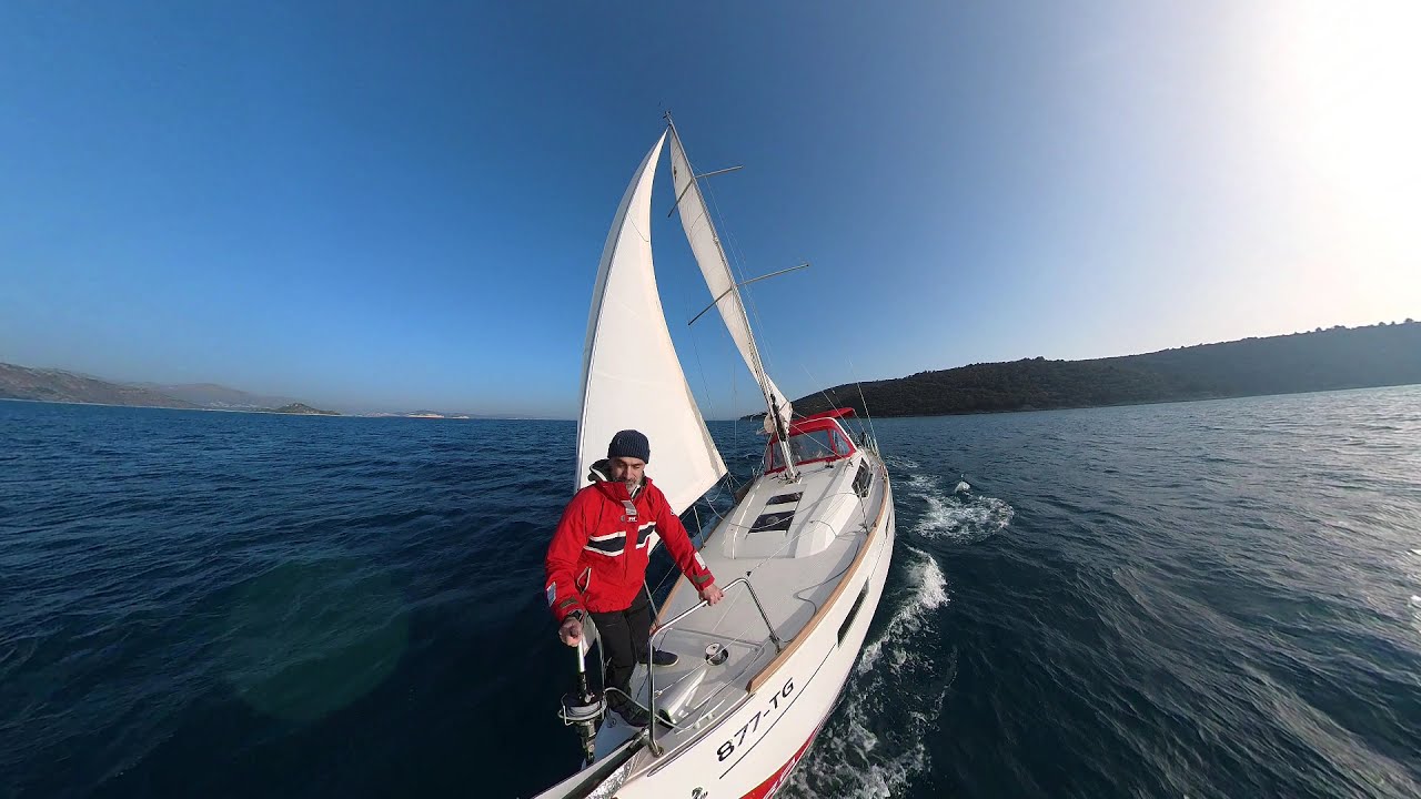 Sails up!