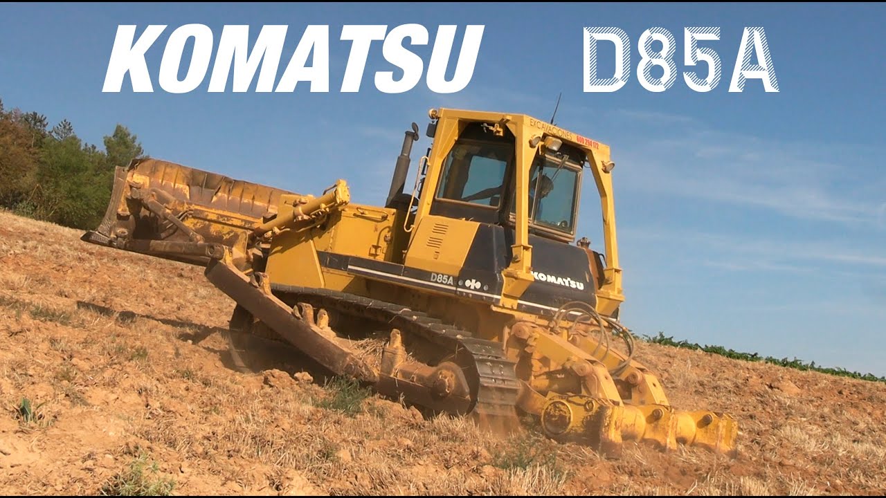 Subsolando para plantar viña con bulldozer KOMATSU D85A