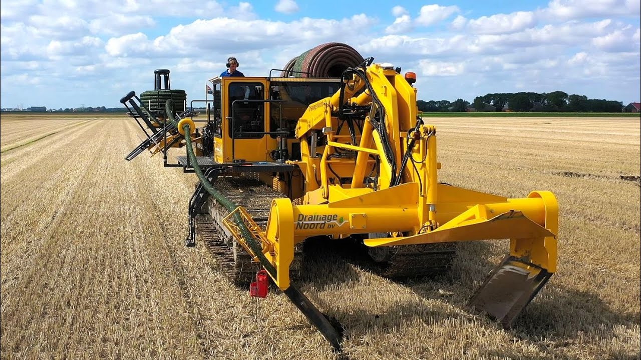 Drainage Noord BV aan het draineren op landbouwgrond in Oudeschans.