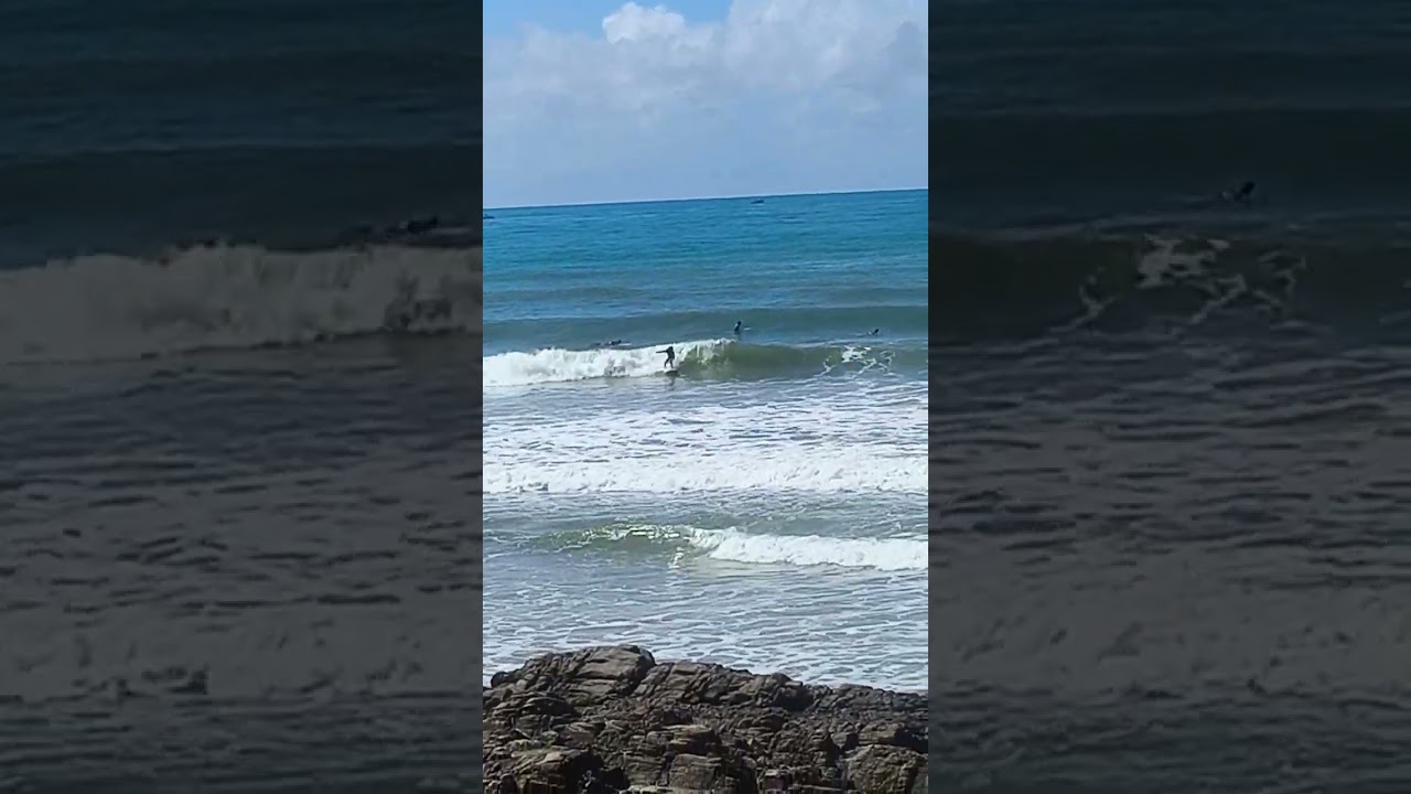 Praia da Tiririca Surf Power! Inverno de boas ondas em Itacar&eacute;! #rock #bahiabrazil #surf