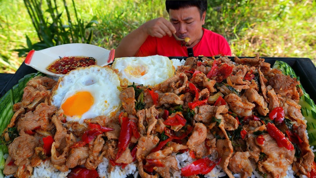 กะเพราหมูไข่ดาว