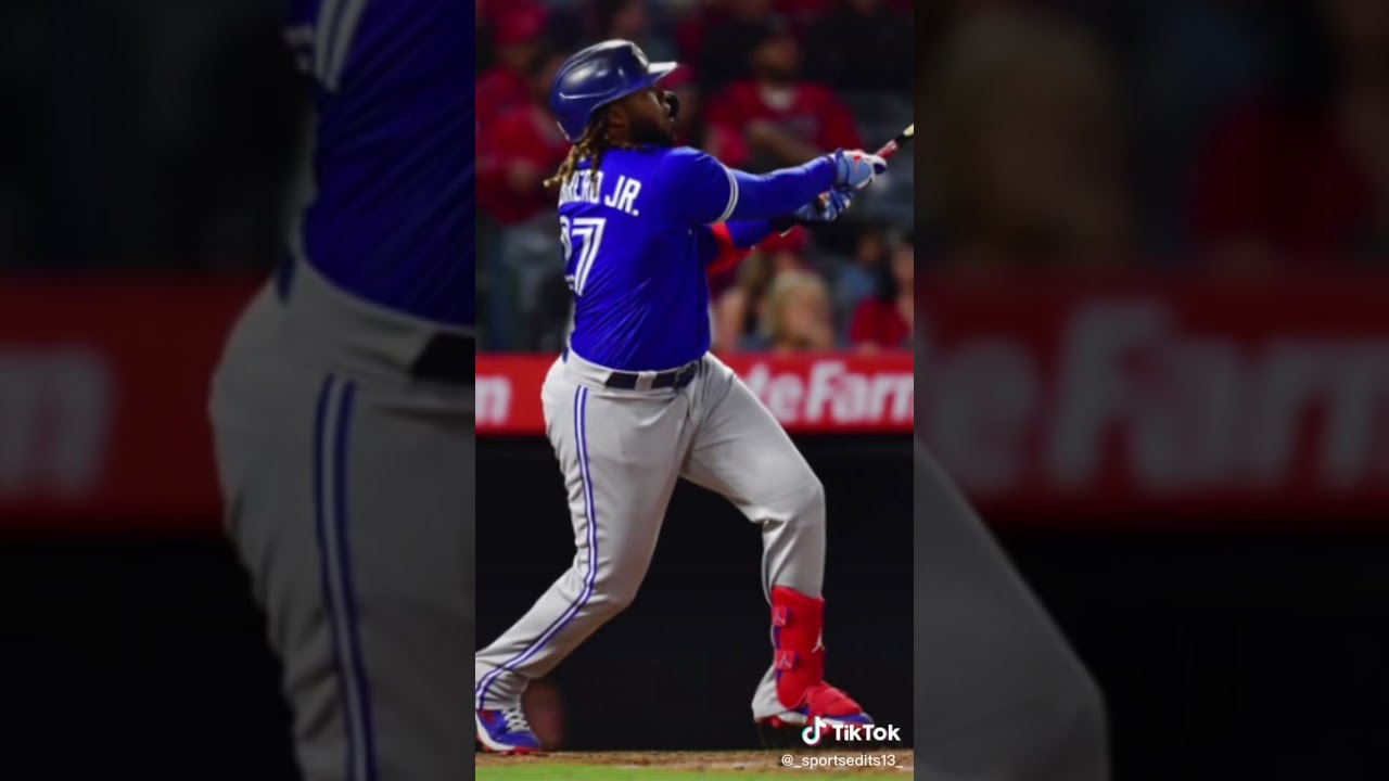 Who would win?? #lol #footballgame #funny #baseball