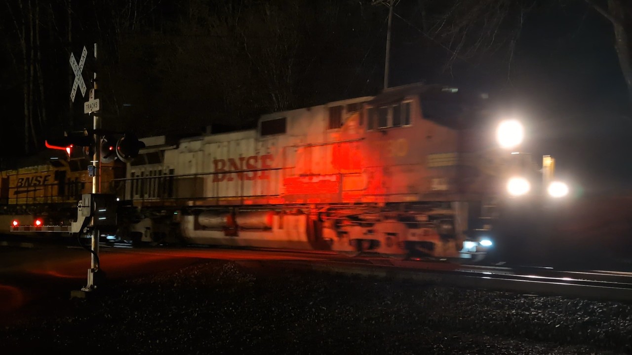 BNSF 780 & CP 7019! Railfanning Felida & Vancouver At Night!