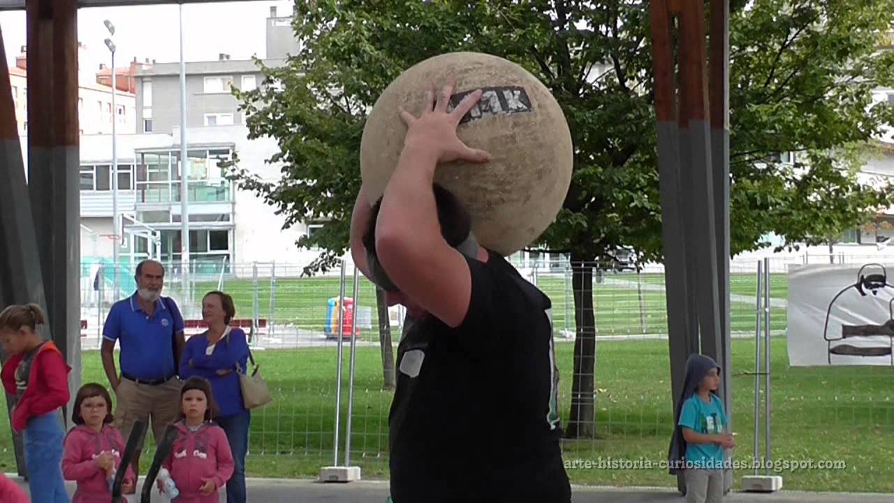EXHIBICI&Oacute;N DE INAXIO PERURENA CON UNA PIEDRA ESF&Eacute;RICA DE 111 KILOS   Fiestas de Mendillorri