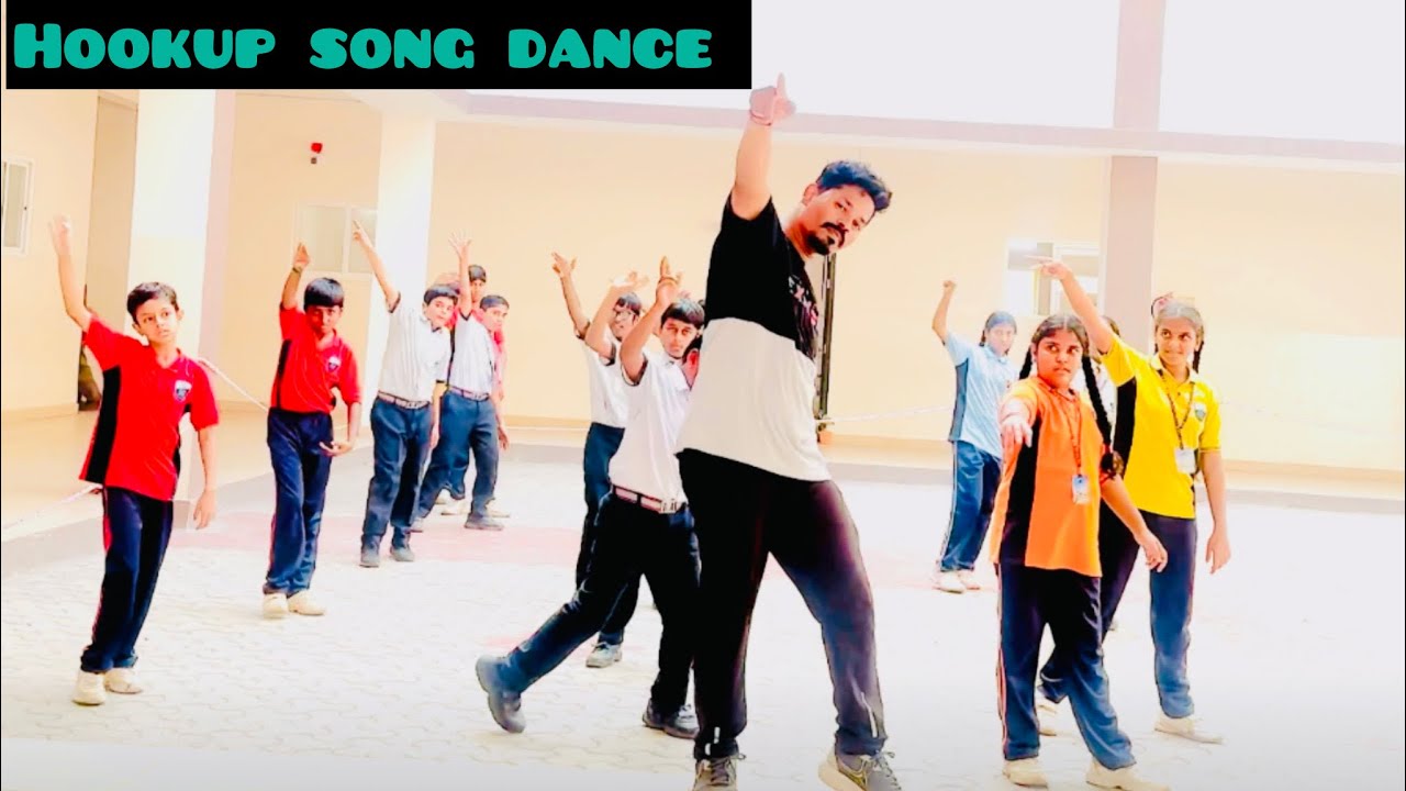 #hookum #viral #trendingvideo #schooldance #sagardancefitnessacademy 