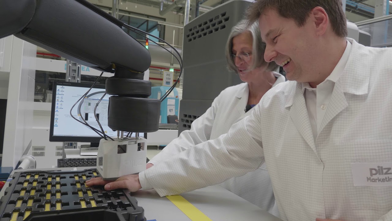 Kollege Roboter - Selbsttest: Arbeiten mit einem kollaborativen Roboter