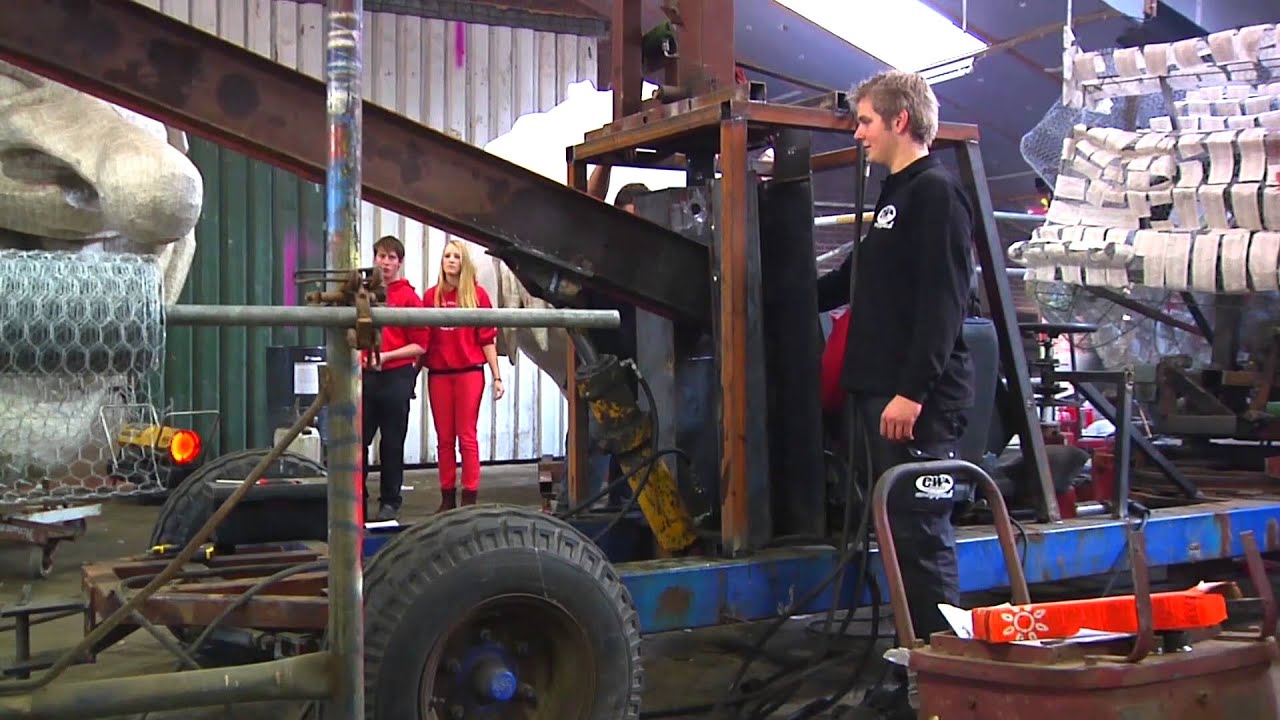 Het Bouwen van een carnavalswagen.