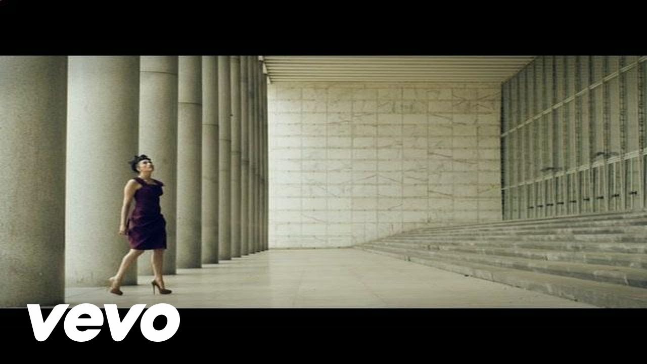 Nina Zilli - L'Amore E' Femmina (Out Of Love)