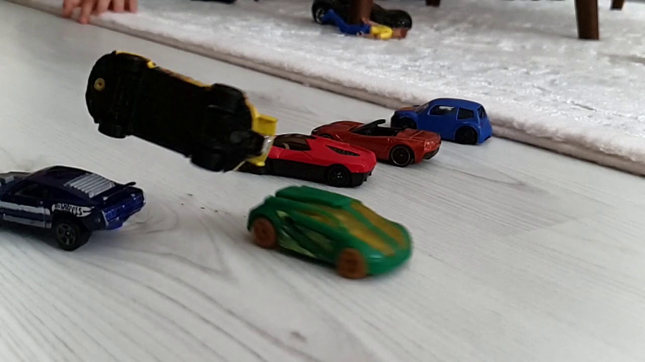 HOT WHEELS Super Kaza Ağır Çekim (Slow Motion Car Crash)