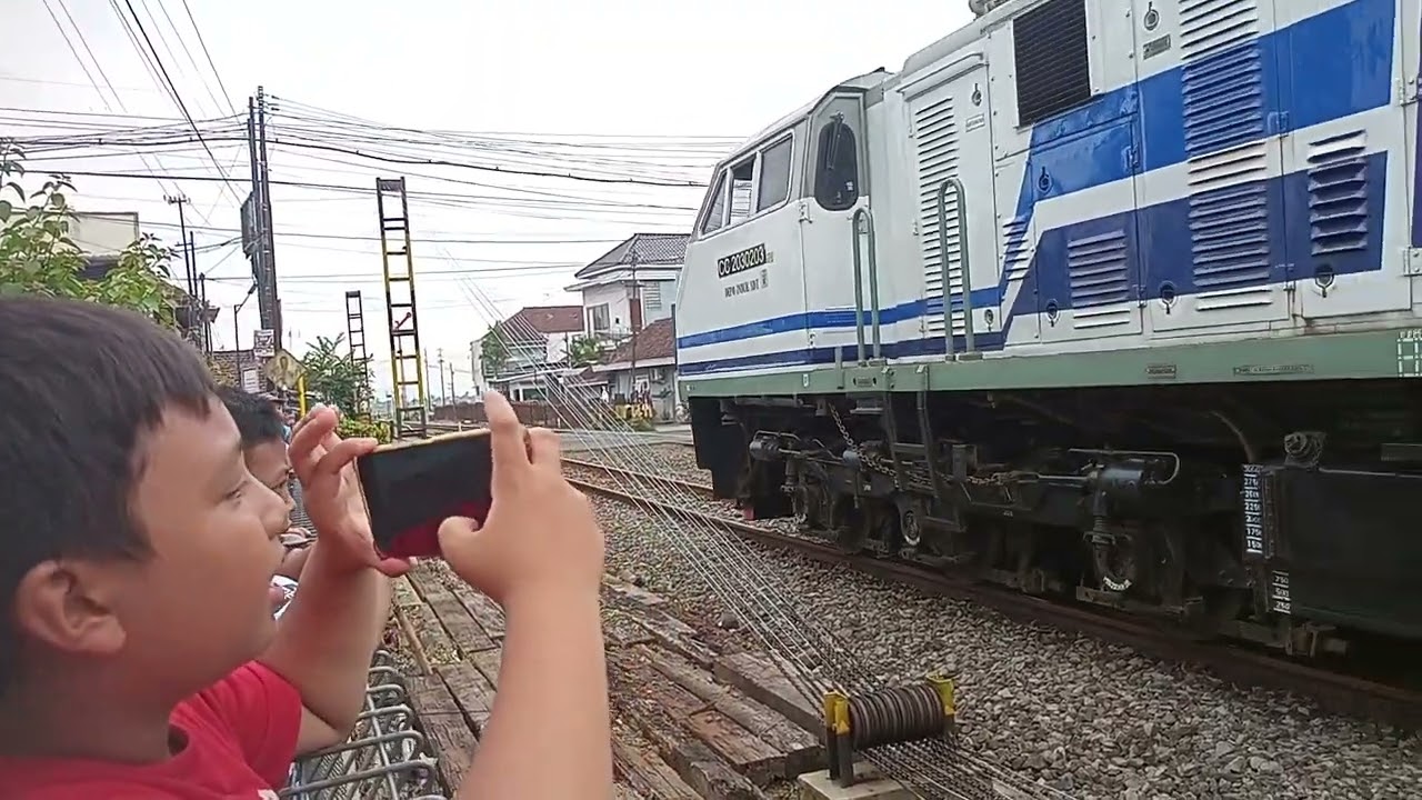 Kereta WNB cc203 Penataran berangkat dari stasiun Kepanjen