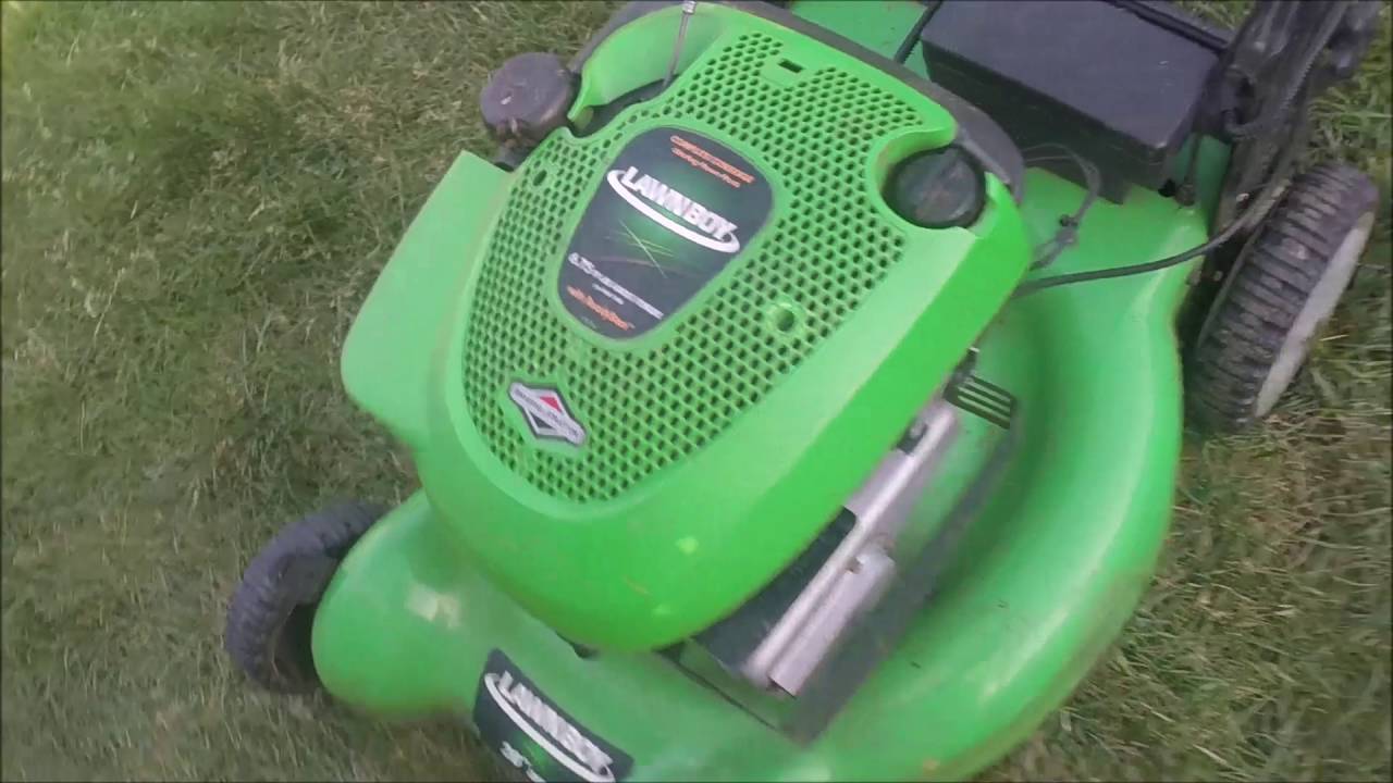 НОВИНКА! Газонокосилки Lawnboy 10642C, Stihl FS240R и BG55 в действии (2010 год).