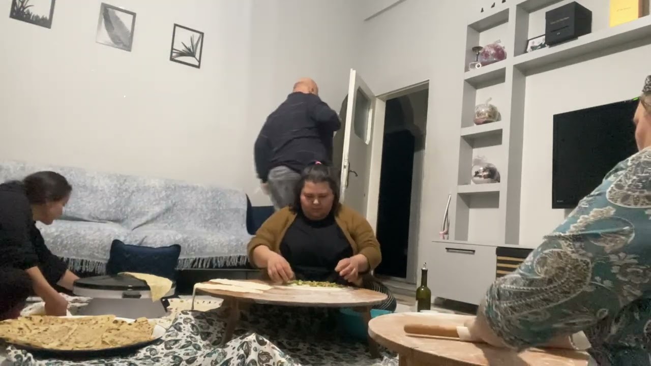 Salonda Gözleme mi yapılır nasıl insansınız siz -  elektrikli saçta gözleme yapıyoruz ❤️