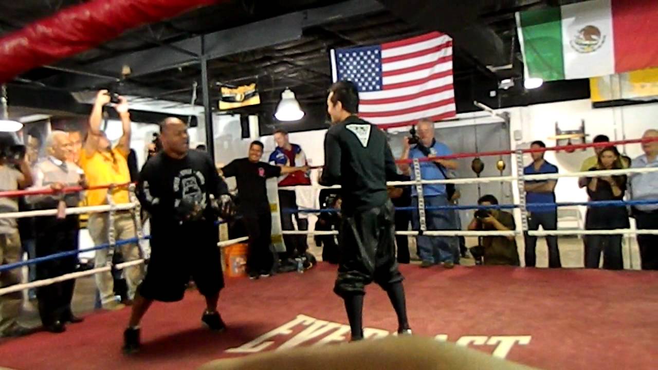Nonito Donaire Mittwork - Imitates Marquez and Darchinyan