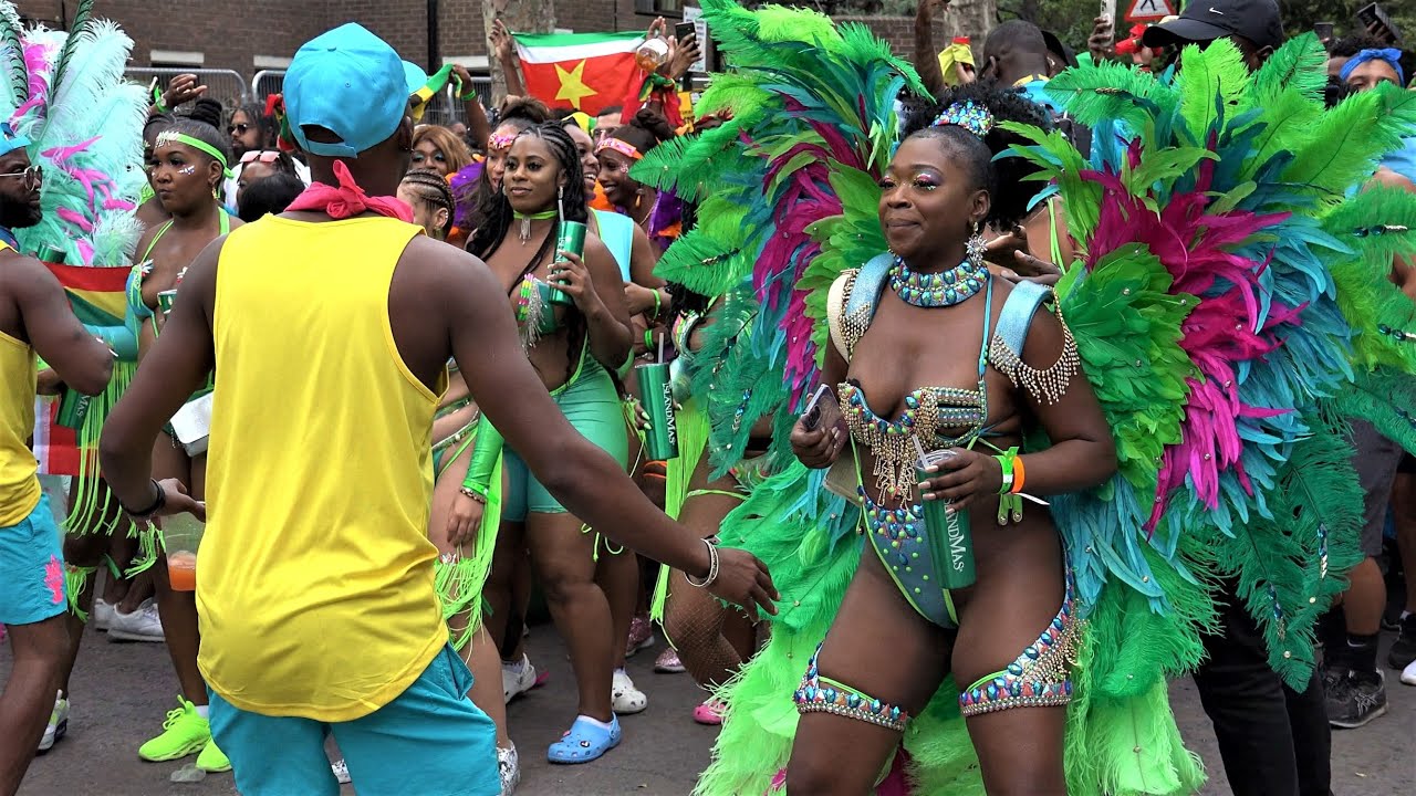 Notting Hill Carnival 2022 : London UK : Time to Party : Festival: Urban Touch & Island Mas Floats