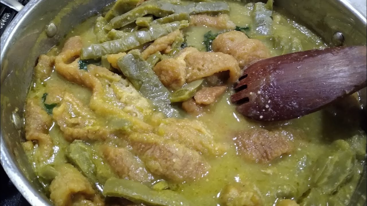 Chicharrones en salsa verde con nopales( muy fácil) 😋
