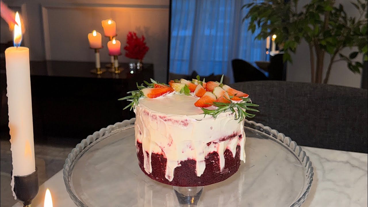 كيكة الريد فيلفت اللذيذة 🍓♥️ تزين كيك لأول مره 👌🎂♥️#asmr #baking