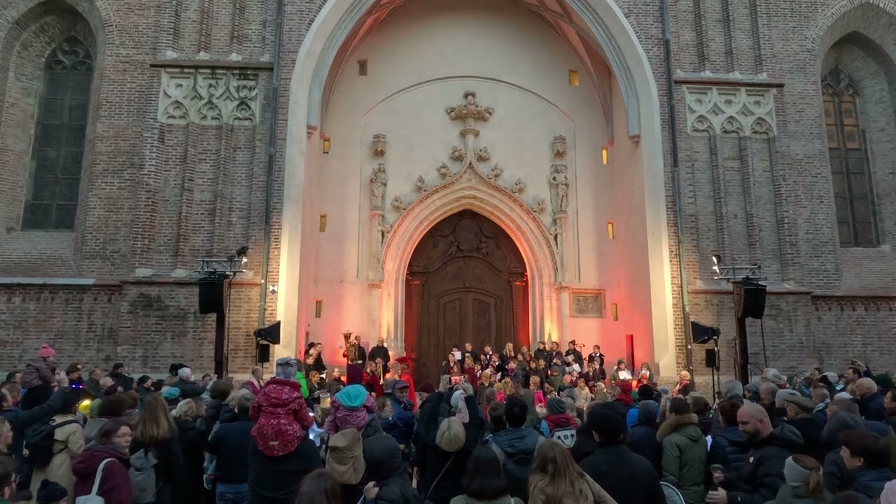 Martinsfeier, Martinsspiel und Martinsumzug vom Münchner Dom nach St. Michael | München 11.11.2022