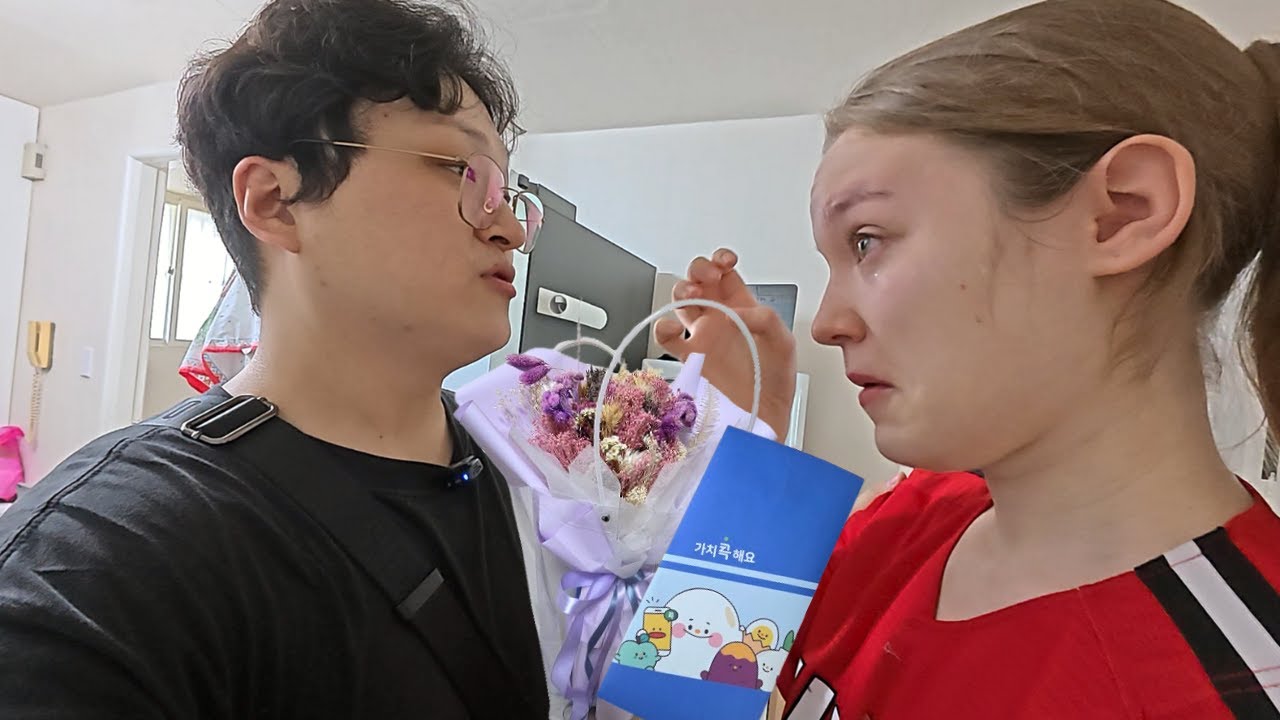 Сюрприз на деньги с YouTube… она расплакалась...