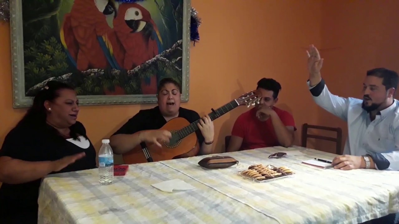 Carmen de pinto y lola de la corrala adorando a Dios en mi casa.