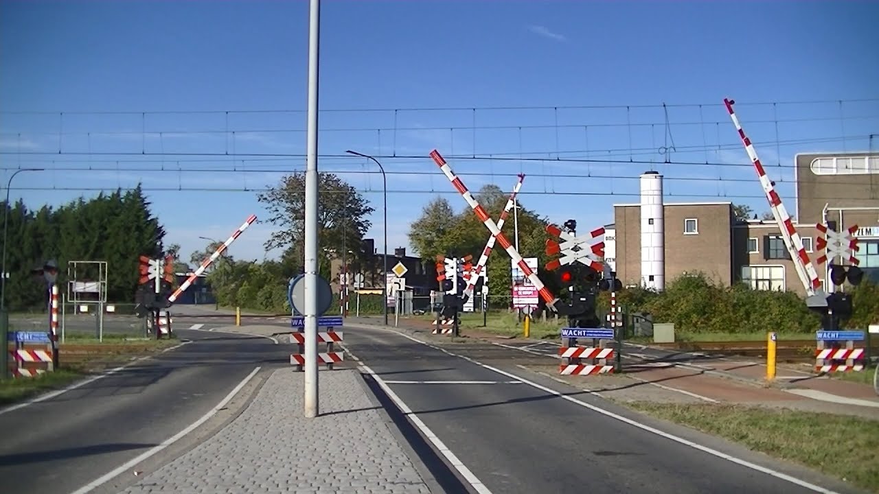 Spoorwegovergang Vlissingen // Dutch railroad crossing