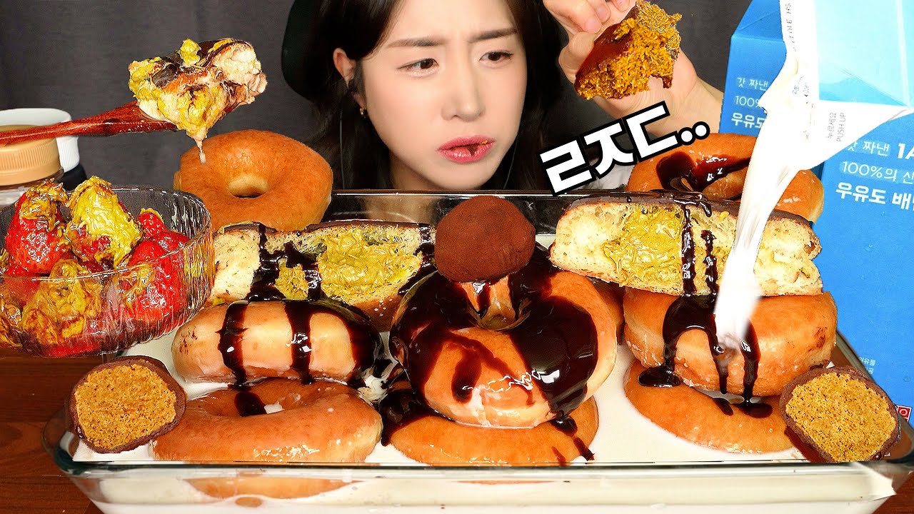 МОЛОЧНАЯ ВАННА ДЛЯ ПОНЧИКОВ 🍩🥛 СЛАДКИЕ ПОНЧИКИ С МОЛОКОМ ASMR MUKBANG DESSERT
