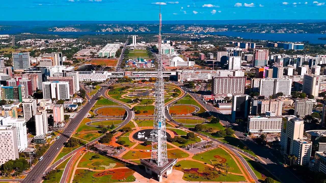🌇 TORRE DE TV DE BRASÍLIA: UM MARCO ENTRE O CÉU E A ARQUITETURA! 🏙️ ✨