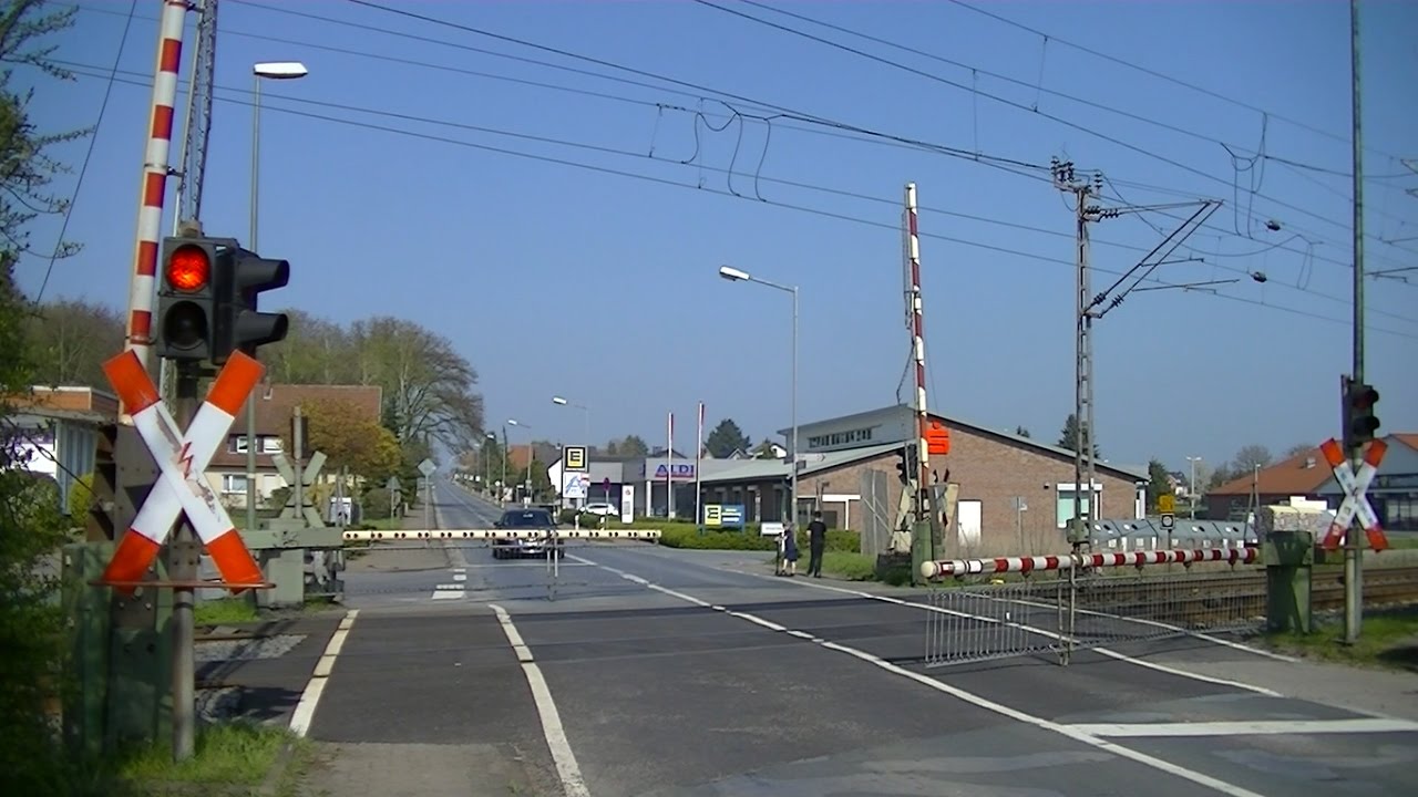 Spoorwegovergang Bruchmühlen (D) // Railroad crossing // Bahnübergang