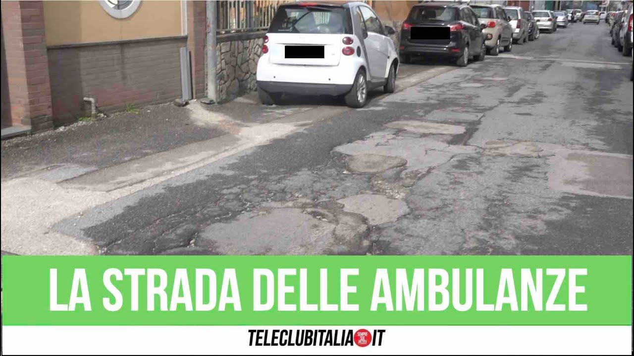 Buche e voragini, via Fontana a Villaricca: la strada dove passano le ambulanze è pericolosa
