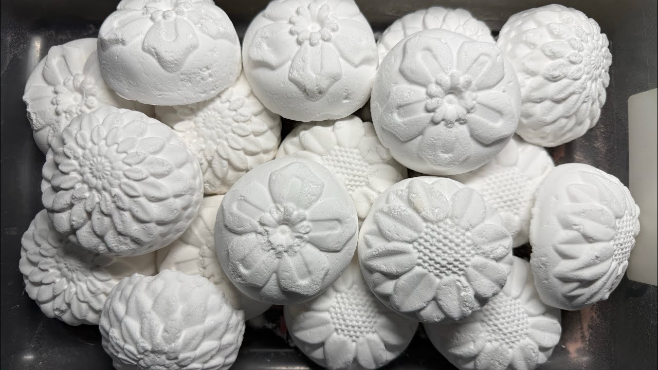 A bucket of white flowers 🤍🤍🤍 #sleep #bakingsoda #crush #crunchy #white #plain #sensory #asmr 