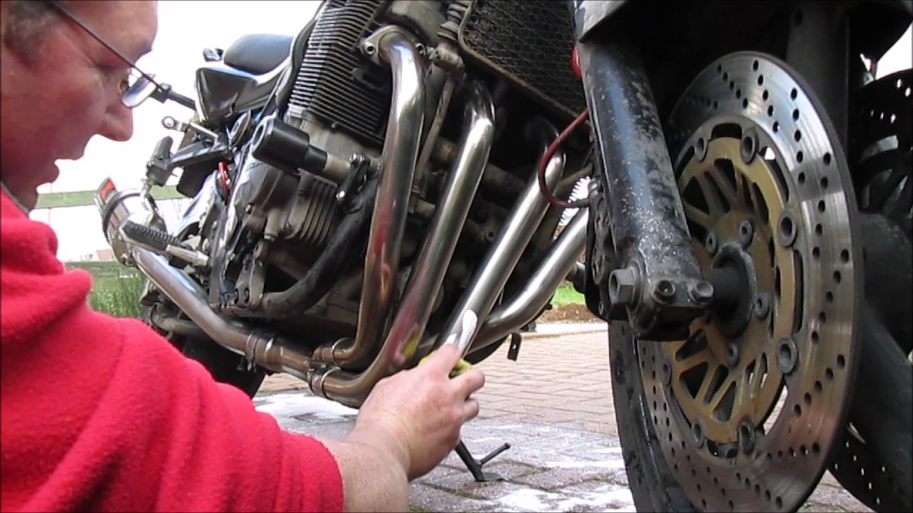 Bandit 1200 cleaning tar spots off Black Widow exhaust