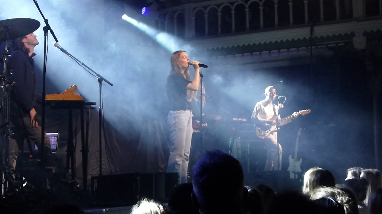 Maggie Rogers - Fallingwater | Live Paradiso Amsterdam 2018