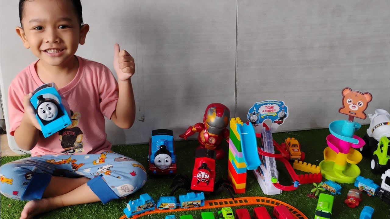 BERMAIN BERSAMA MAINAN BARU THOMAS AND FRIENDS DAN TAYO SI BUS KECIL