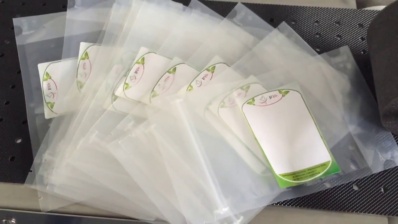 Plastic bag labeling machine:sticker labeling machine for bags(FREE TESTING)