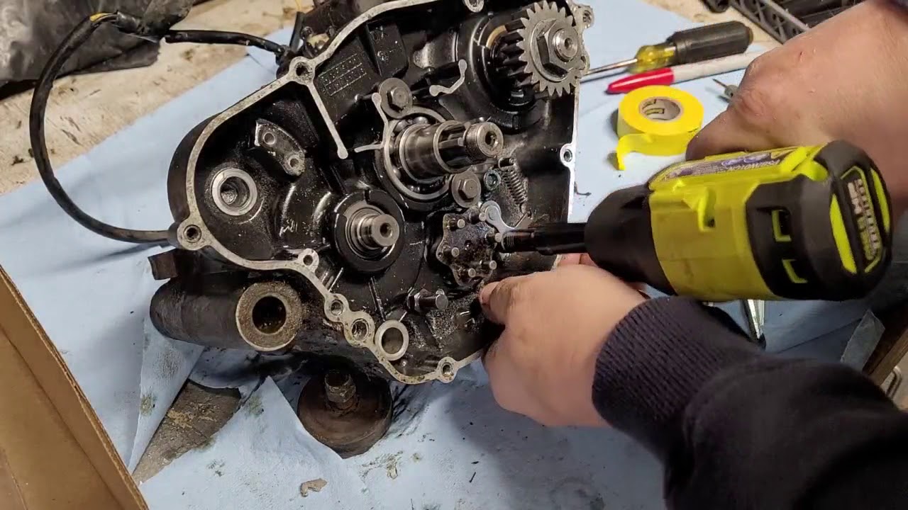 Разборка нижней части 1984 kawasaki KDX 200... Часть №1