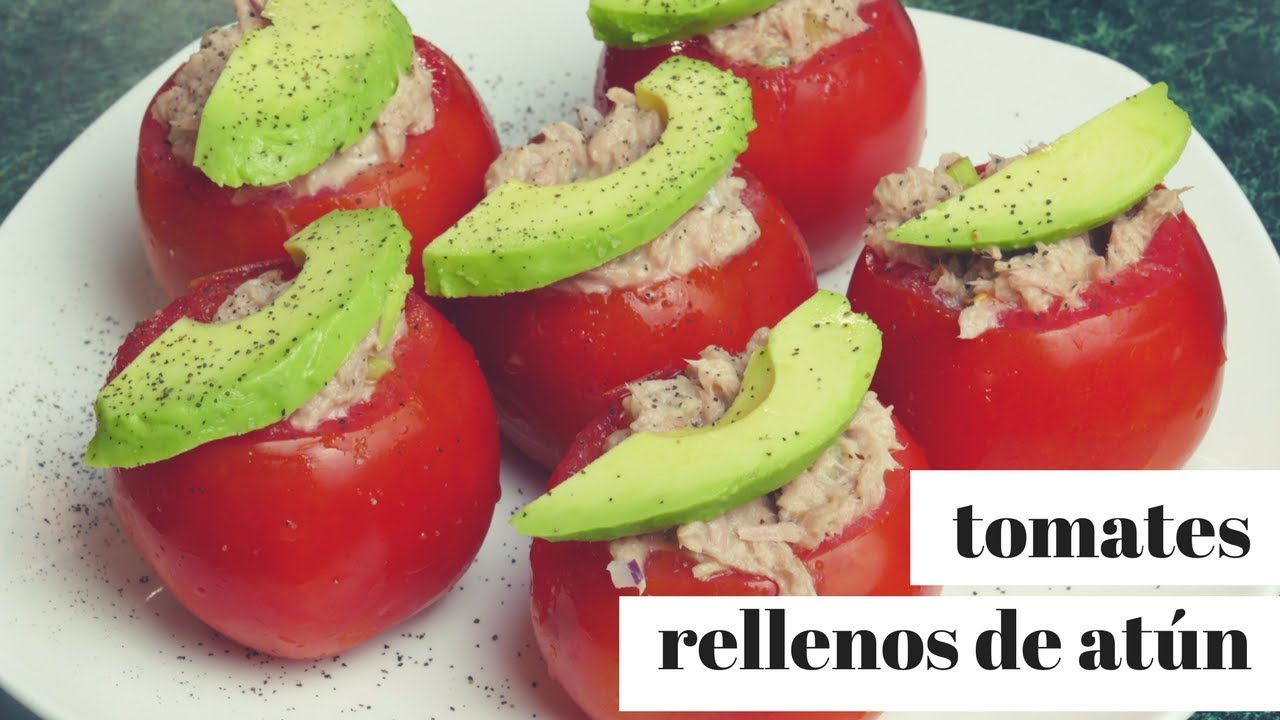 Tomates rellenos de at&uacute;n