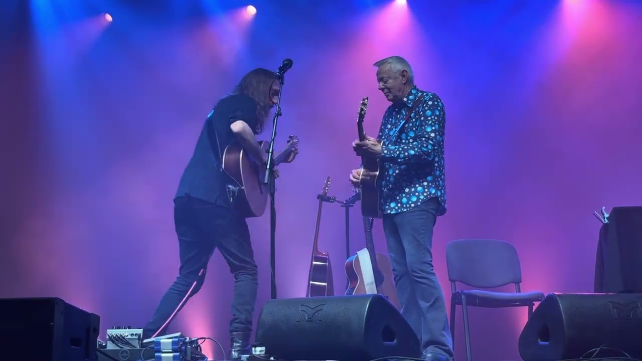 Tommy Emmanuel & Mike Dawes - Fields of gold